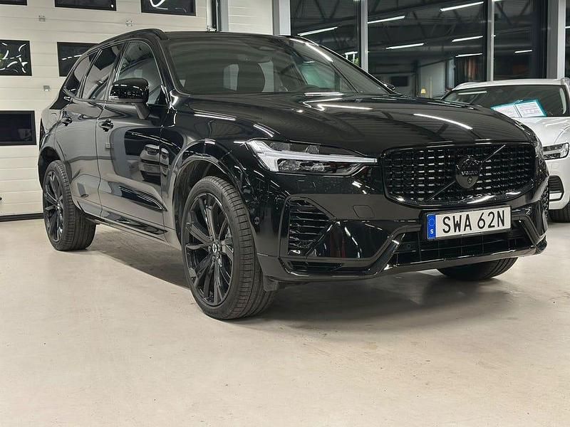 Svart Begagnad 2024 Volvo XC60 R-Design SUV | 639 900 kr (Dyr) - Bild 1/4