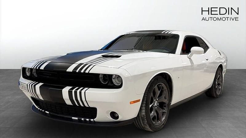 Vit Begagnad 2018 Dodge Challenger Sportkupé | 299 900 kr (Marknadspris) - Bild 1/4