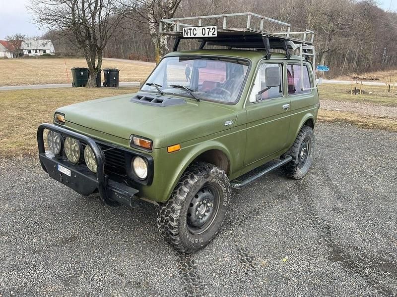 Begagnad Lada niva 78 HK (57 kW) 1988 Krokodilgrön SUV