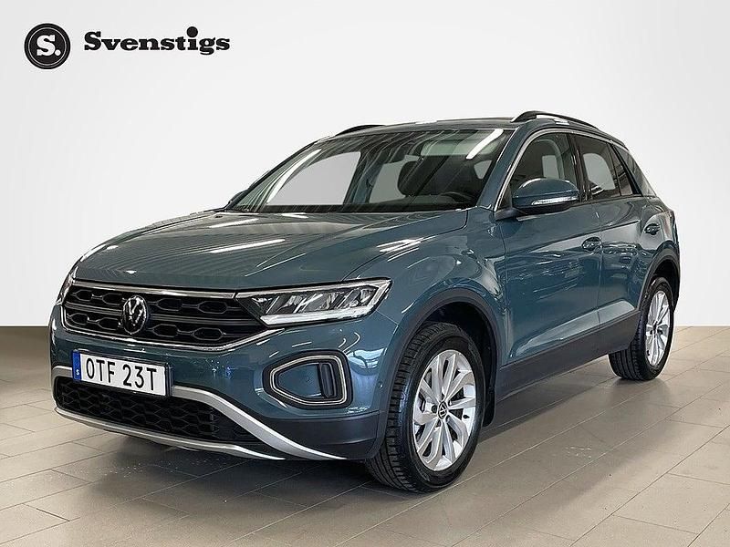 Blå Begagnad 2024 VW T-Roc Edition SUV | 294 700 kr (Marknadspris) - Bild 1/4