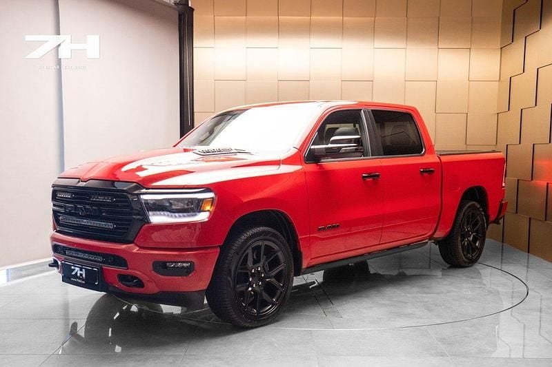 Röd Begagnad 2024 RAM 1500 Pickup | 979 000 kr (Marknadspris) - Bild 1/4