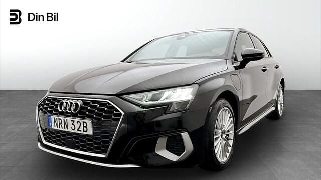 Brilliantsvart Begagnad 2023 Audi A3 Sportback e-tron Advanced Plus Halvkombi | 279 000 kr (Bra pris) - Bild 1/4