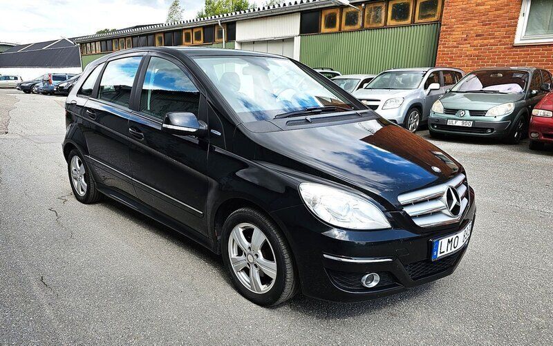 Svart Begagnad 2011 Mercedes B180 Minibuss | 59 900 kr (Lite dyr) - Bild 1/4