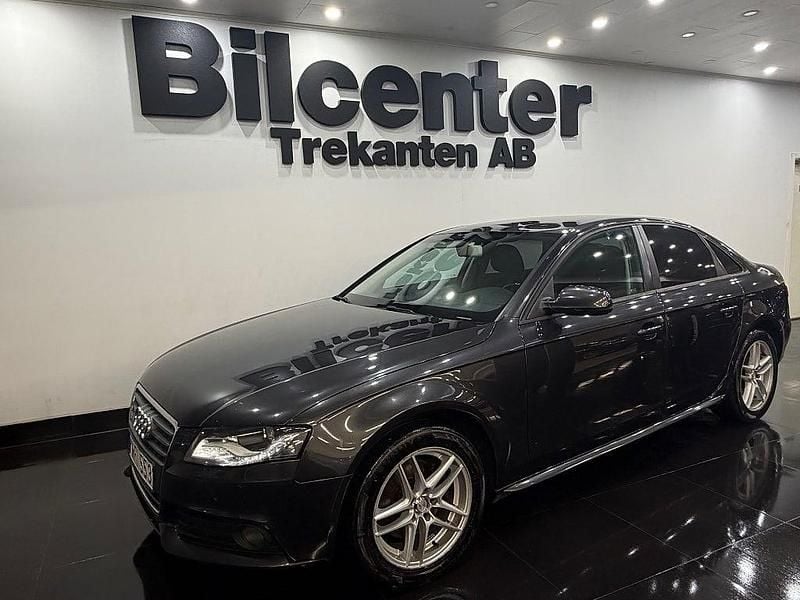 Grå Begagnad 2010 Audi A4 Sedan | 68 900 kr (Marknadspris) - Bild 1/4