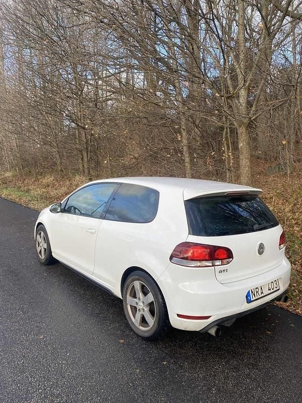 Begagnad 2010 VW Golf VI GTI Halvkombi | 69 000 kr (Marknadspris) - Bild 1/4