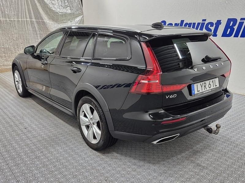 Begagnad Volvo V60 CC 197 HK (144 kW) 2022 Svart Kombi