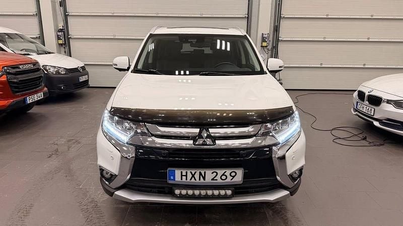 Begagnad Mitsubishi Outlander 150 HK (110 kW) 2018 Vit SUV