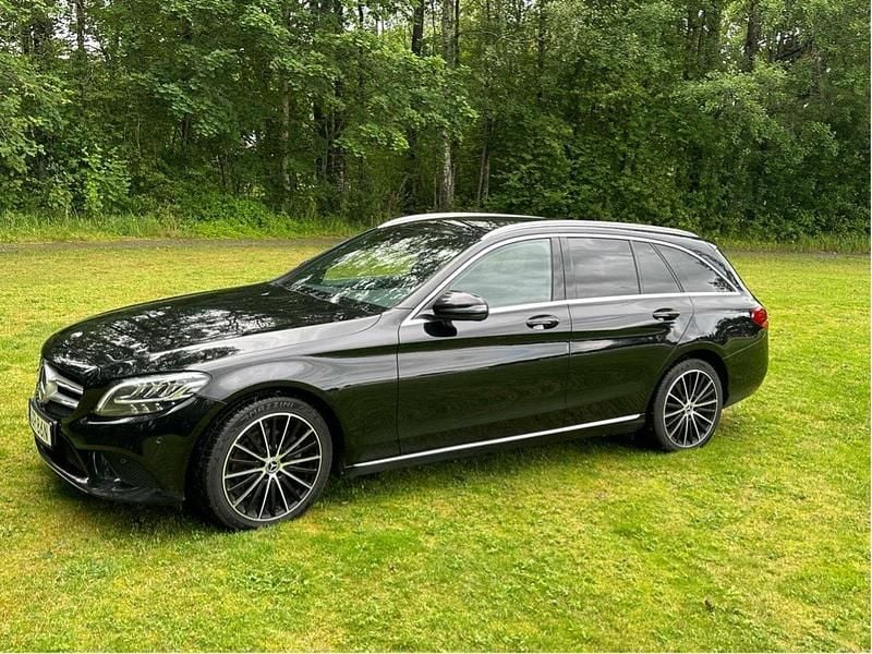 Svart Begagnad 2020 Mercedes C200 Avantgarde Kombi | 184 000 kr (Superpris) - Bild 1/4