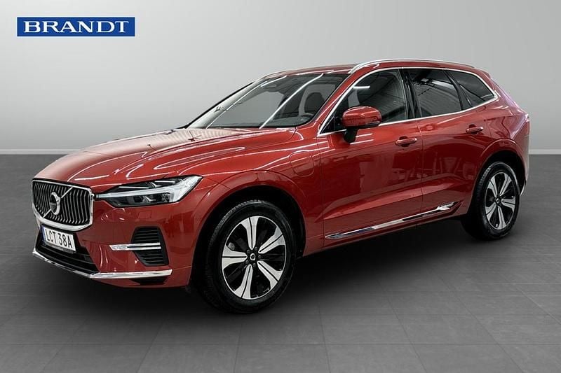 Begagnad Volvo XC60 Plus 355 HK (261 kW) 2024 Röd SUV