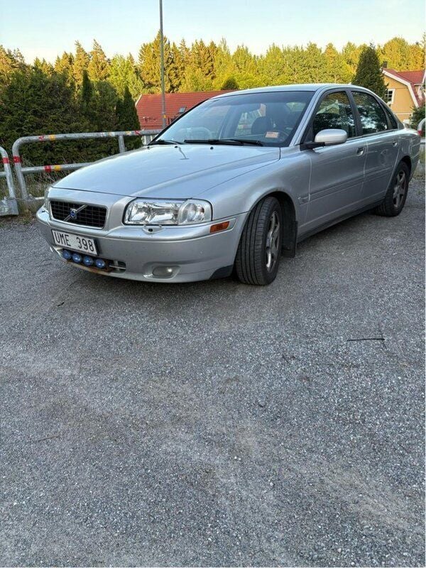 Grå Begagnad 2004 Volvo S80 Business Edition Sedan | 10 000 kr (Superpris) - Bild 1/4