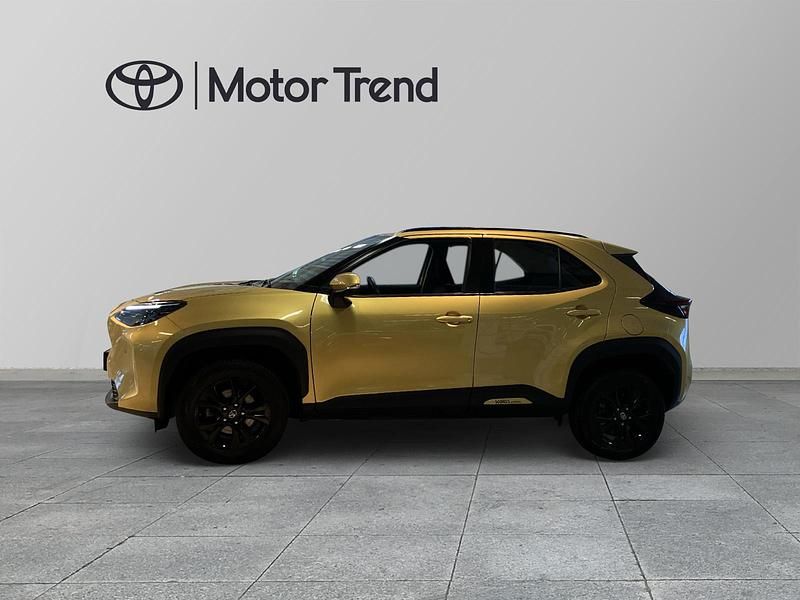 Begagnad Toyota Yaris Hybrid Active 117 HK (86 kW) 2023 Gul