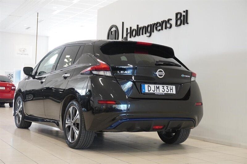 Begagnad Nissan Leaf Tekna 110 kW (150 HK) 2021 Svart Halvkombi