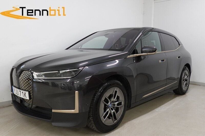 Grå Begagnad 2022 BMW iX Comfort Edition SUV | 424 900 kr (Bra pris) - Bild 1/4