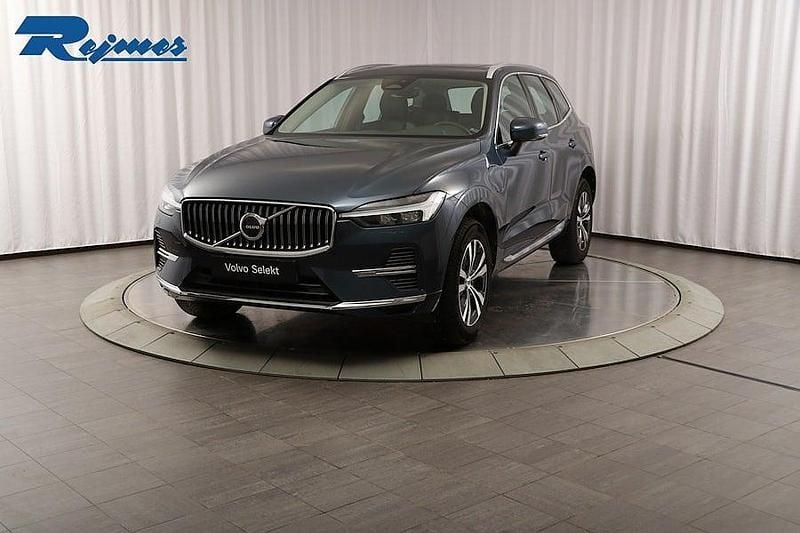 Mörkblå Begagnad 2022 Volvo XC60 Core SUV | 459 900 kr (Bra pris) - Bild 1/4