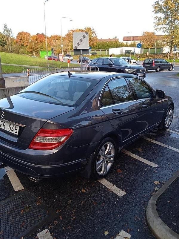 Grå Begagnad 2008 Mercedes C230 Avantgarde Sedan | 61 000 kr (Bra pris) - Bild 1/4