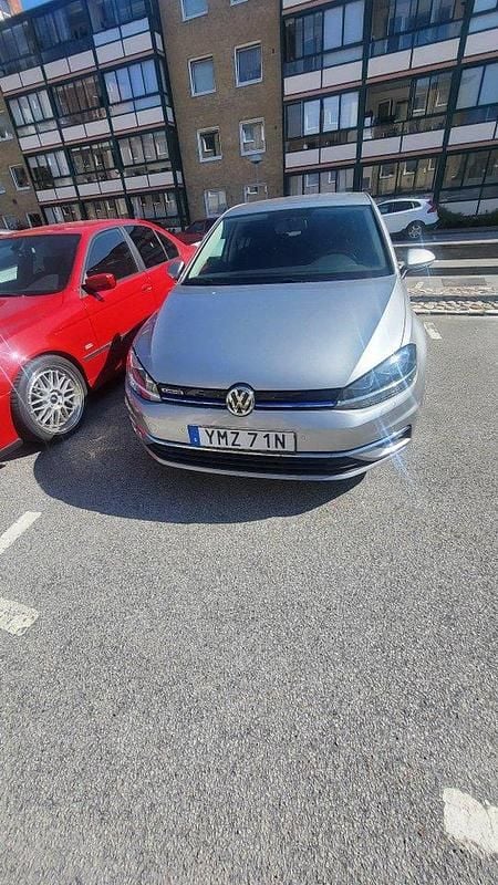 Silver Begagnad 2019 VW Golf VII Comfortline Halvkombi | 152 000 kr (Marknadspris) - Bild 1/4