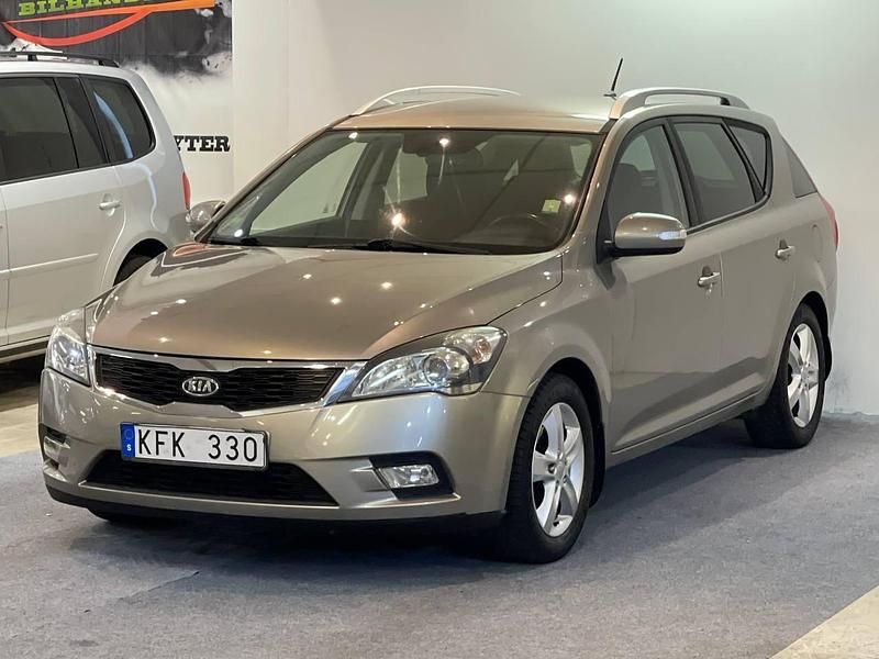 Silver Begagnad 2009 Kia Ceed Sportswagon EX Kombi | 59 900 kr (Marknadspris) - Bild 1/4