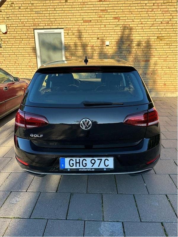Svart Begagnad 2019 VW Golf VII IQ Drive Halvkombi | 185 000 kr (Marknadspris) - Bild 1/4