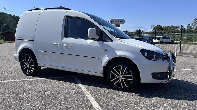 Vit Begagnad 2014 VW Caddy Edition Minibuss | 124 900 kr (Dyr) - Bild 1/4