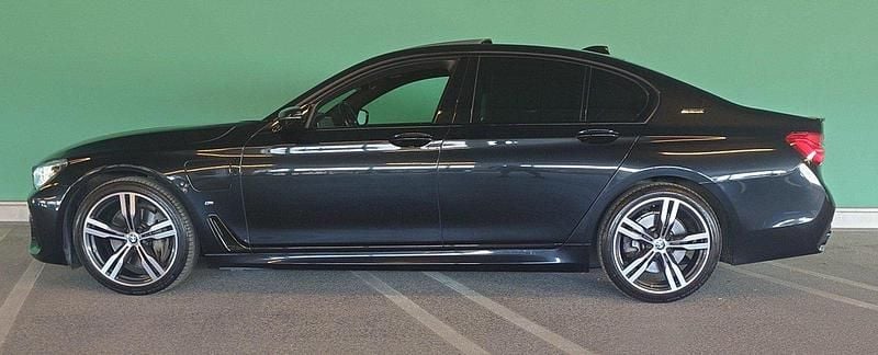 Svart Begagnad 2019 BMW 740 M Sport Sedan | 435 000 kr - Bild 1/4