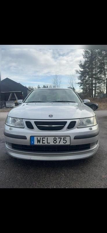 Grå Begagnad 2005 Saab 9-3 Aero Sedan | 35 000 kr (Marknadspris) - Bild 1/4