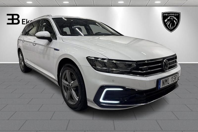 Begagnad VW Passat GTE 218 HK (160 kW) 2021 Vit Kombi