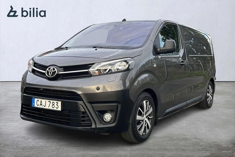 Mörkgrå (grå) Begagnad 2017 Toyota Proace Van | 149 900 kr (Marknadspris) - Bild 1/3