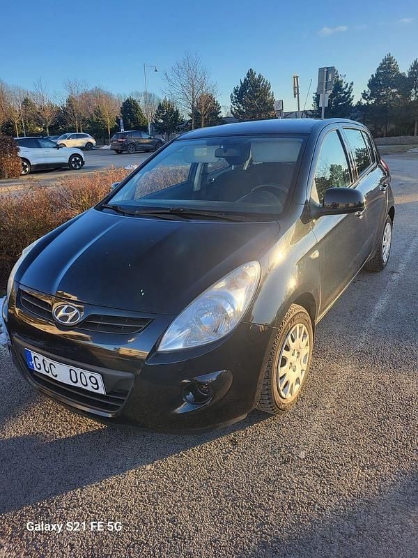 Begagnad 2012 Hyundai i20 Halvkombi | 36 000 kr (Marknadspris) - Bild 1/4