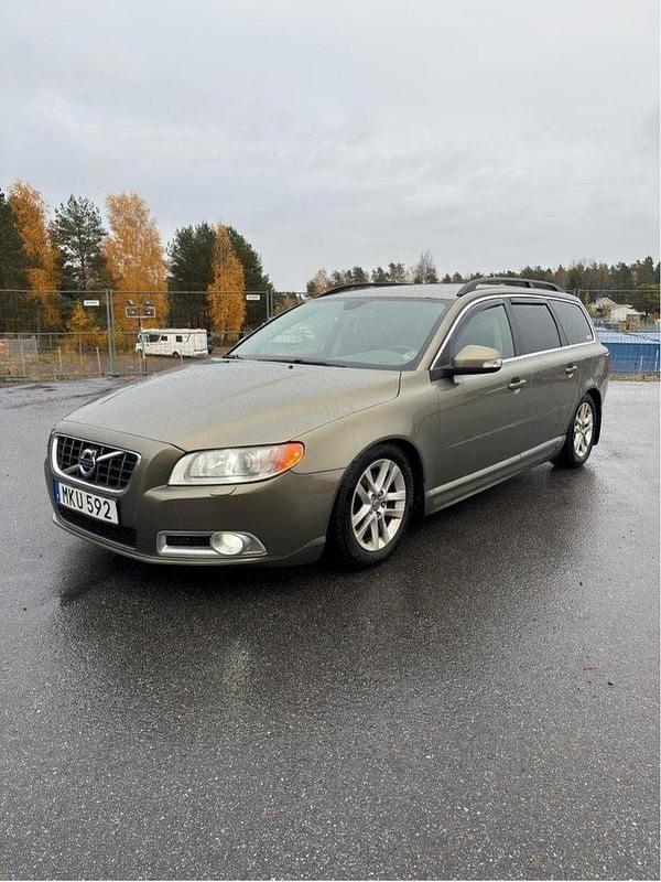 Grön Begagnad 2011 Volvo V70 Momentum Kombi | 41 000 kr (Marknadspris) - Bild 1/4