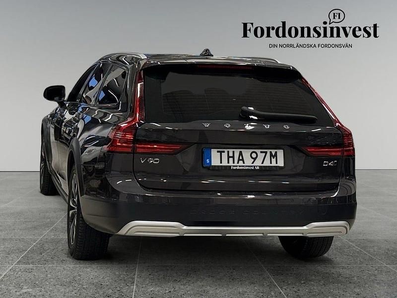 Begagnad Volvo V90 CC Momentum 190 HK (139 kW) 2021 Grå Kombi