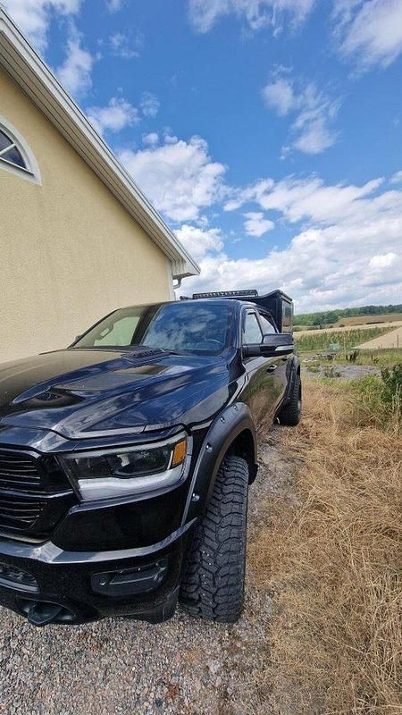 Svart Begagnad 2020 Dodge Ram Pickup | 725 000 kr (Superpris) - Bild 1/4