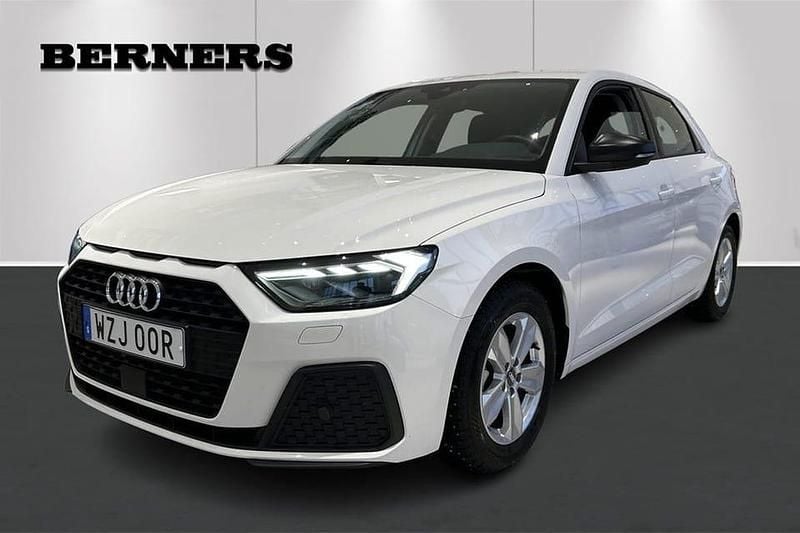 Vit Begagnad 2023 Audi A1 Sportback Proline Halvkombi | 199 900 kr (Bra pris) - Bild 1/4