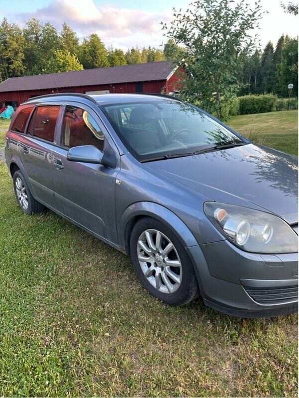 Grå Begagnad 2005 Opel Astra Kombi | 18 000 kr (Marknadspris) - Bild 1/4