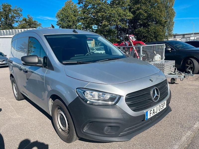 Silver (silver metallic) Begagnad 2024 Mercedes Citan 110 Van | 295 000 kr (Dyr) - Bild 1/1