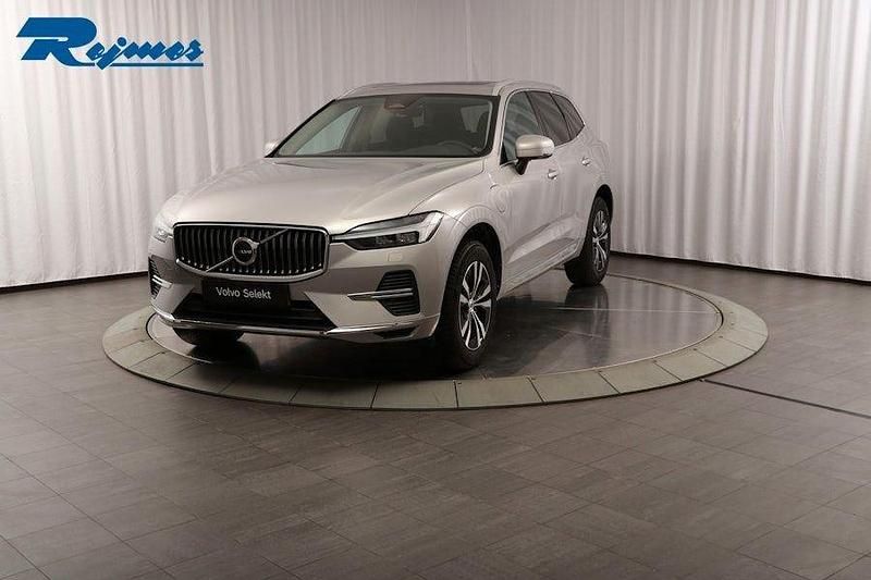 Silver (silver dawn metallic) Begagnad 2023 Volvo XC60 Core SUV | 439 900 kr (Bra pris) - Bild 1/4