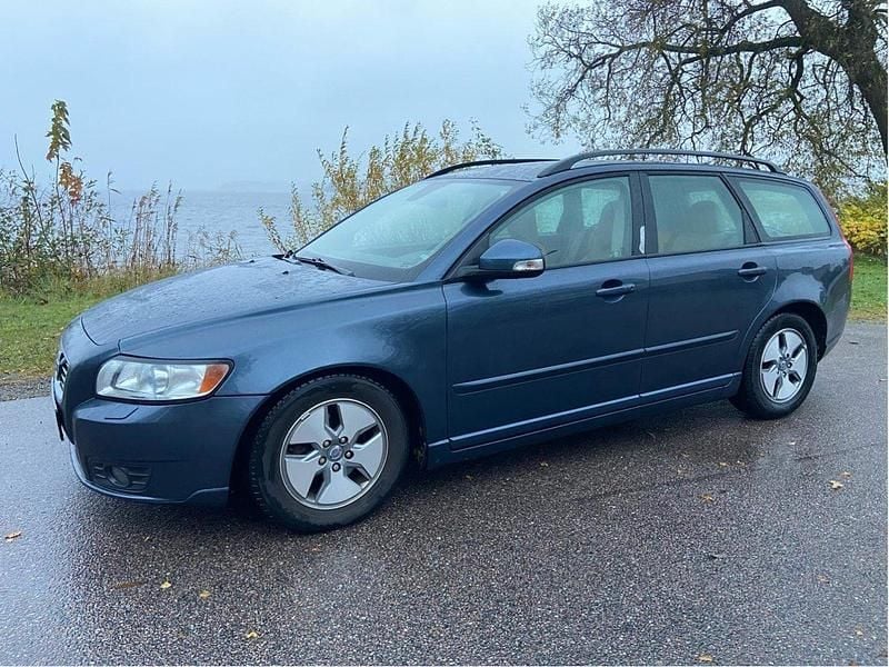Blå Begagnad 2011 Volvo V50 Momentum Kombi | 42 500 kr (Bra pris) - Bild 1/4