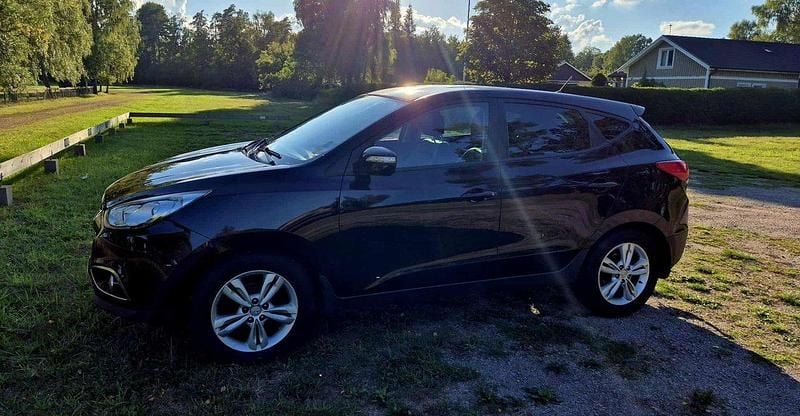 Svart Begagnad 2012 Hyundai ix35 SUV | 89 000 kr (Marknadspris) - Bild 1/4