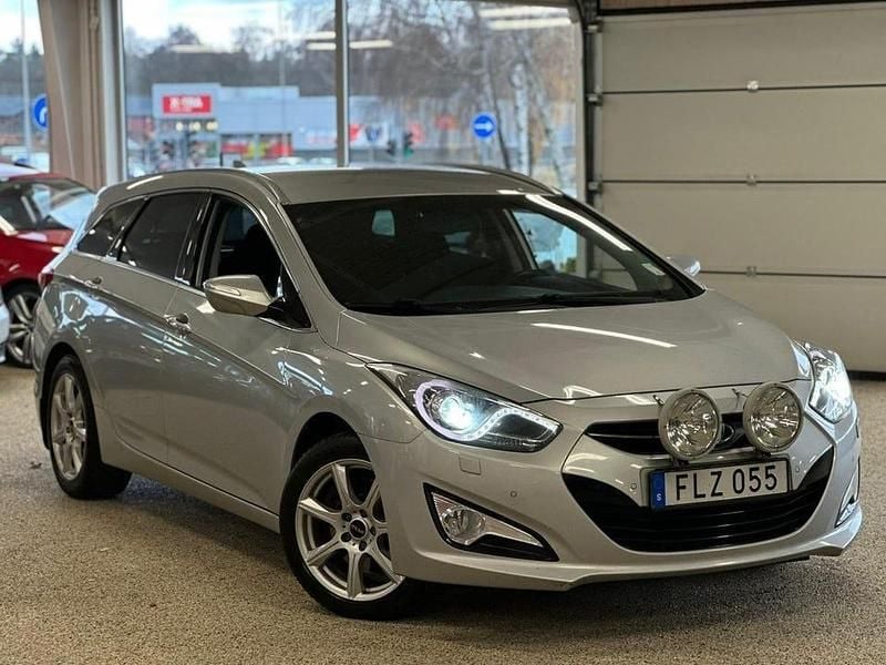 Silver Begagnad 2015 Hyundai i40 Kombi | 109 990 kr (Lite dyr) - Bild 1/4