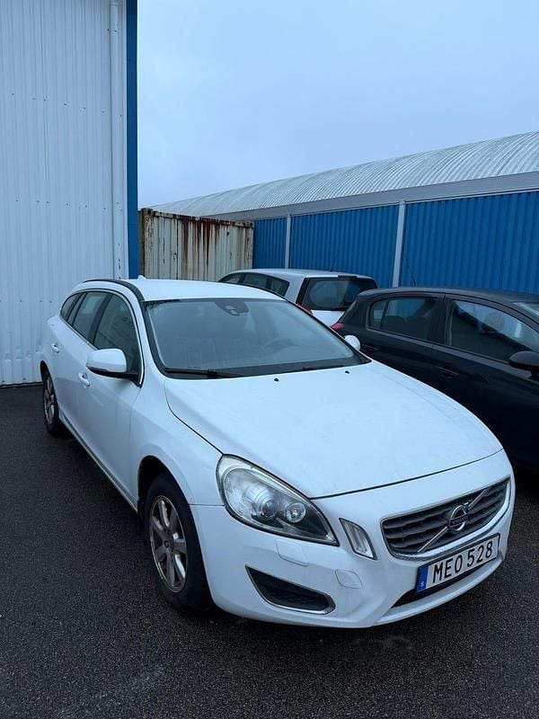 Begagnad 2012 Volvo V60 Kombi | 25 000 kr (Superpris) - Bild 1/4