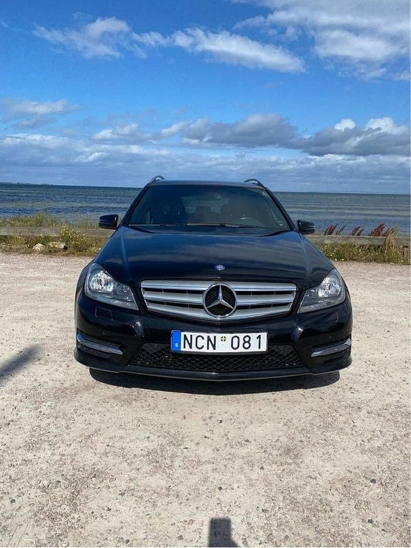 Svart Begagnad 2013 Mercedes C220 AMG Kombi | 139 900 kr (Marknadspris) - Bild 1/4