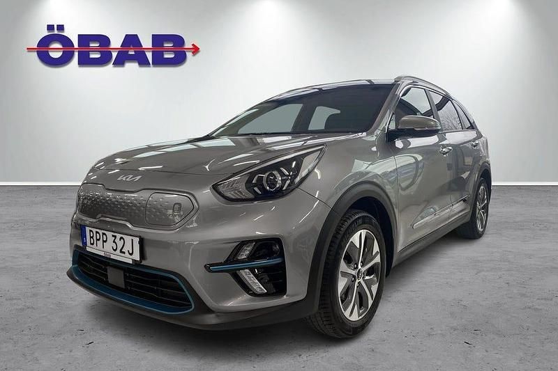 Grå Begagnad 2021 Kia e-Niro Advance SUV | 288 900 kr (Marknadspris) - Bild 1/4