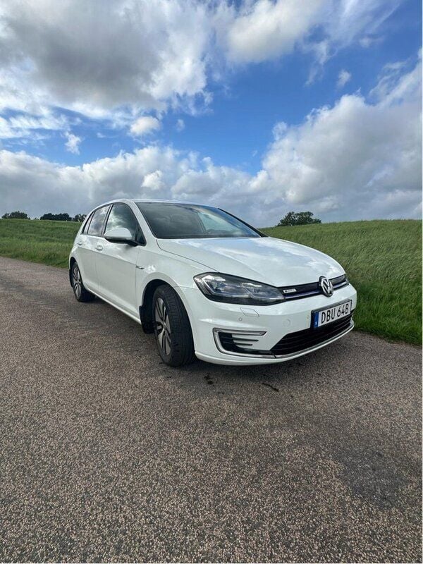 Vit Begagnad 2019 VW e-Golf Halvkombi | 170 000 kr (Marknadspris) - Bild 1/4