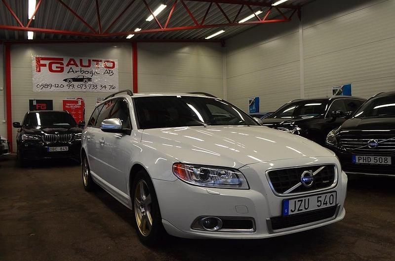 Begagnad Volvo V70 R-Design 163 HK (119 kW) 2013 Vit Kombi