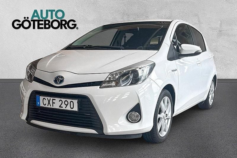 Vit Begagnad 2013 Toyota Yaris Hybrid Style Halvkombi | 99 900 kr (Marknadspris) - Bild 1/3