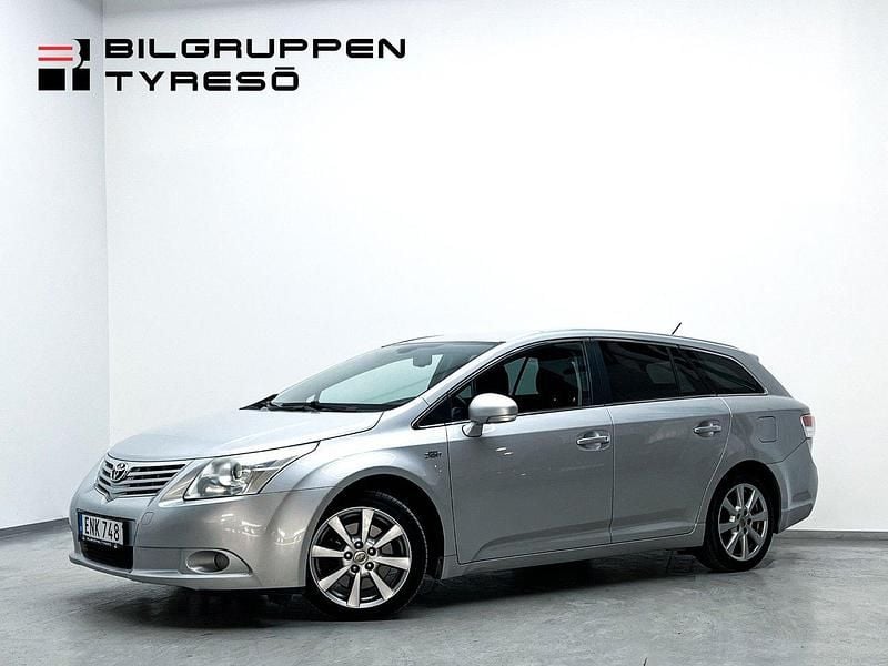 Ljusgrå (grå) Begagnad 2009 Toyota Avensis Kombi | 59 900 kr (Bra pris) - Bild 1/4