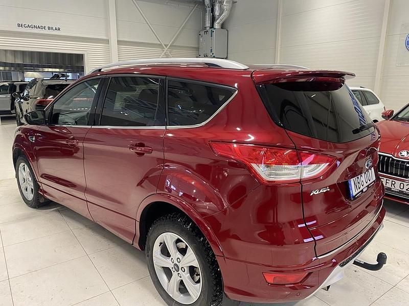 Begagnad Ford Kuga Titanium 182 HK (133 kW) 2016 Röd SUV