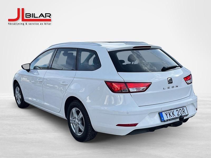 Begagnad Seat Leon ST 132 HK (97 kW) 2019 Vit Kombi