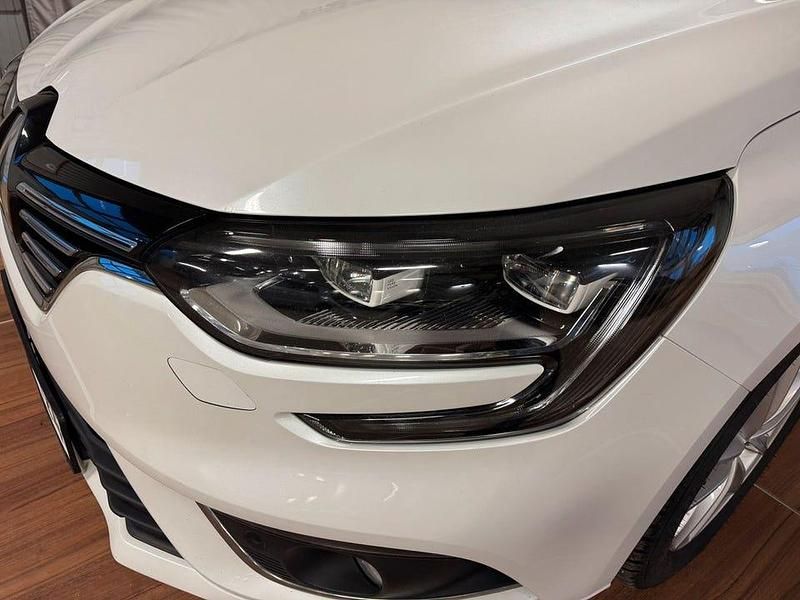 Begagnad Renault Mégane IV Bose Edition 132 HK (97 kW) 2018 Vit Kombi