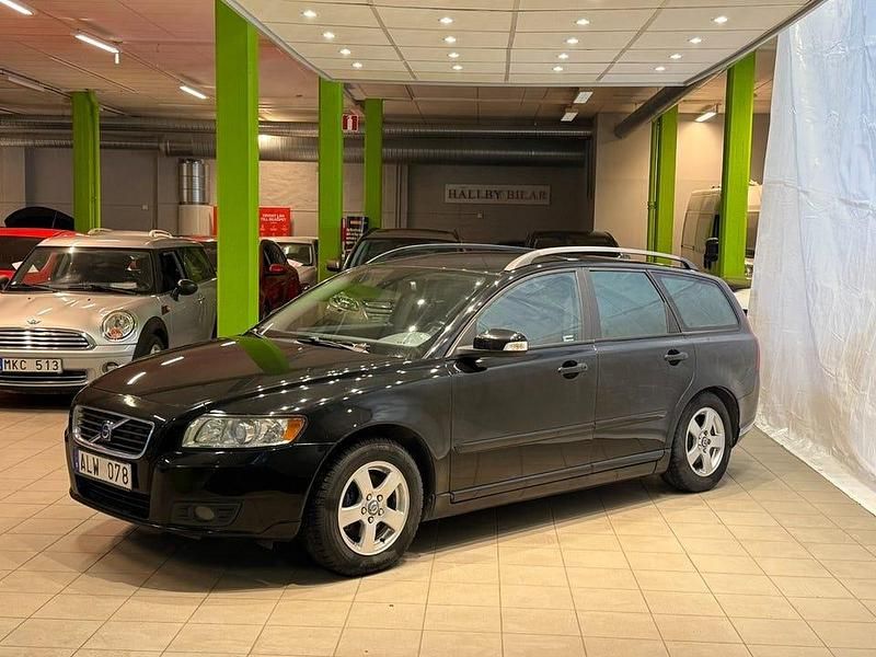 Svart Begagnad 2009 Volvo V50 Momentum Kombi | 39 900 kr (Bra pris) - Bild 1/4