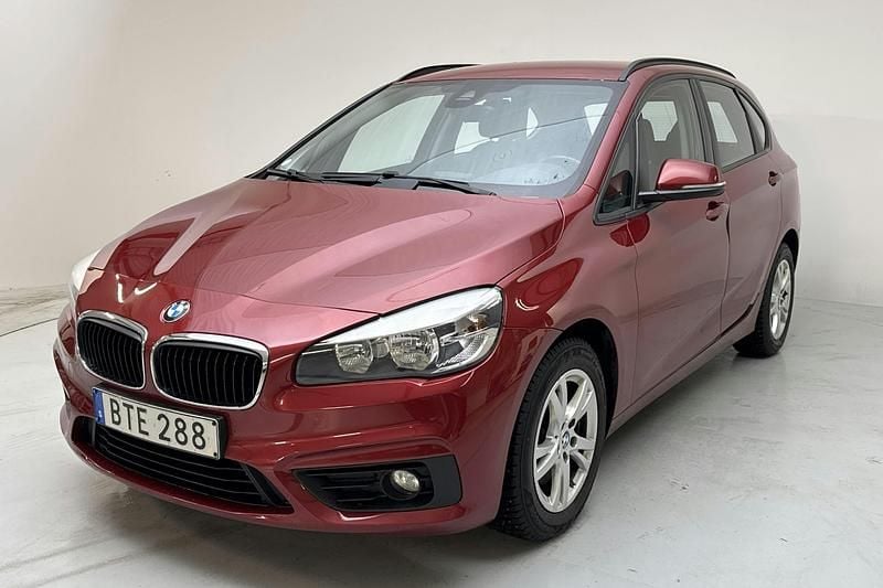 Röd Begagnad 2015 BMW 218 Active Tourer Advantage Minibuss | 125 000 kr (Marknadspris) - Bild 1/4